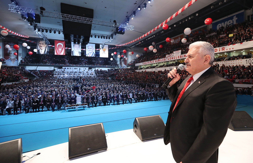 Ministerpräsident Binali Yildirim am Samstag in dem Sportstadion in Ankara