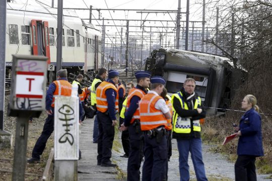 Zug bei Löwen entgleist
