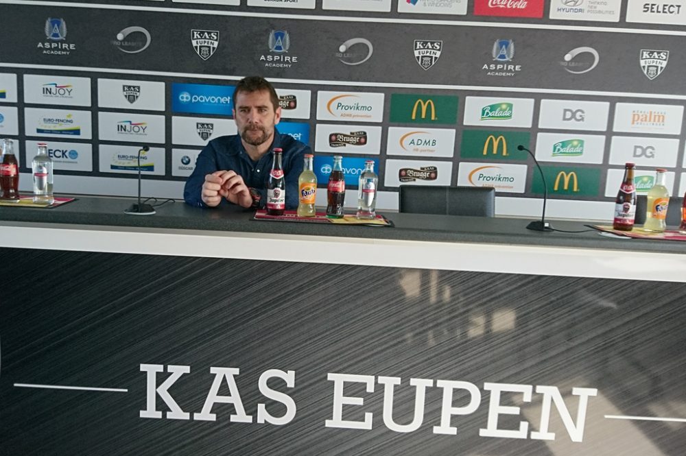 Trainer Jordi Condom bei der Abschlusskonferenz vor dem Zulte-Spiel (10.3.)