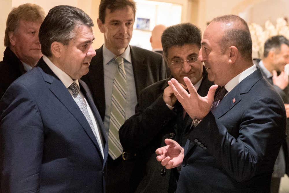 Gabriel (l.) und Cavusoglu