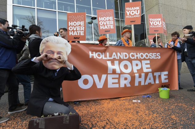 Plakat mit der Aufschrift: Holland wählt Hoffnung statt Hass