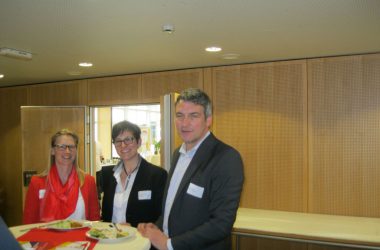 Lorenz Bahn (r.), Jugenddezernent des LV Rheinland, und Natalie Miessen (Mitte), Fachbereichsleiterin Jugendhilfe Ostbelgien