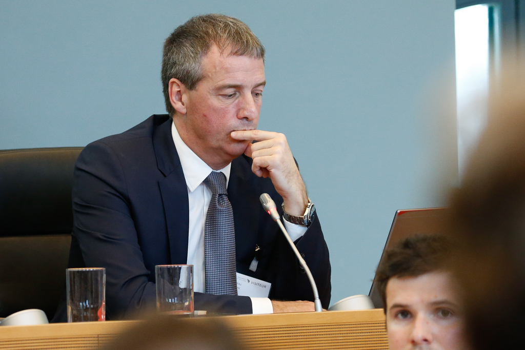 Néthys-Generaldirektor Stéphane Moreau am Freitag vor dem Publifin-Untersuchungsausschuss im Parlament von Namür