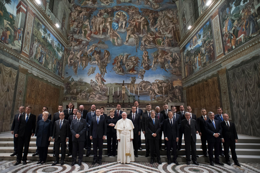 Papst Franziskus und die 27 Regierungschefs am Freitag im Vatikan