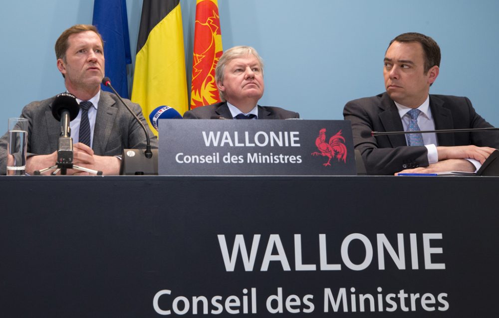 vlnr: Paul Magnette, wallonischer Ministerpräsident, Jean-Claude Marcourt, wallonischer Wirtschaftsminister und Maxime Prevot, wallonischer Minister u.a. für Soziales und öffentliche Arbeiten