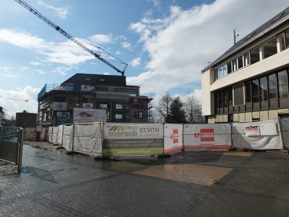 Arbeiten am Rathausplatz in St. Vith