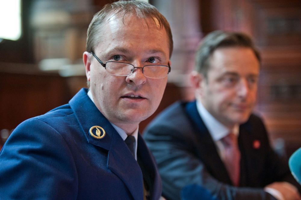 Antwerpens Polizeichef Serge Muyters (li, mit Bürgermeister Bart De Wever)