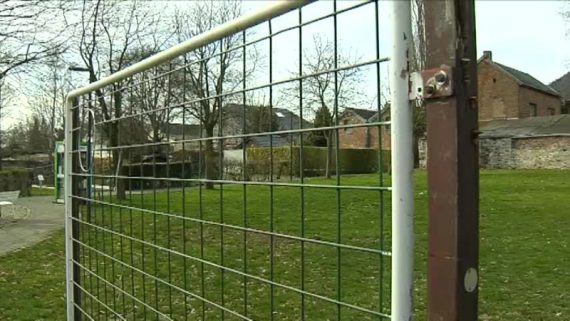 Neue Fußballtore für den Spielplatz in Kettenis