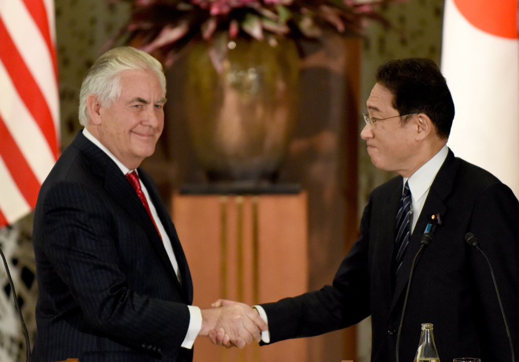 US-Außenminister Tillerson (links) und Japans Außenminister Kishida