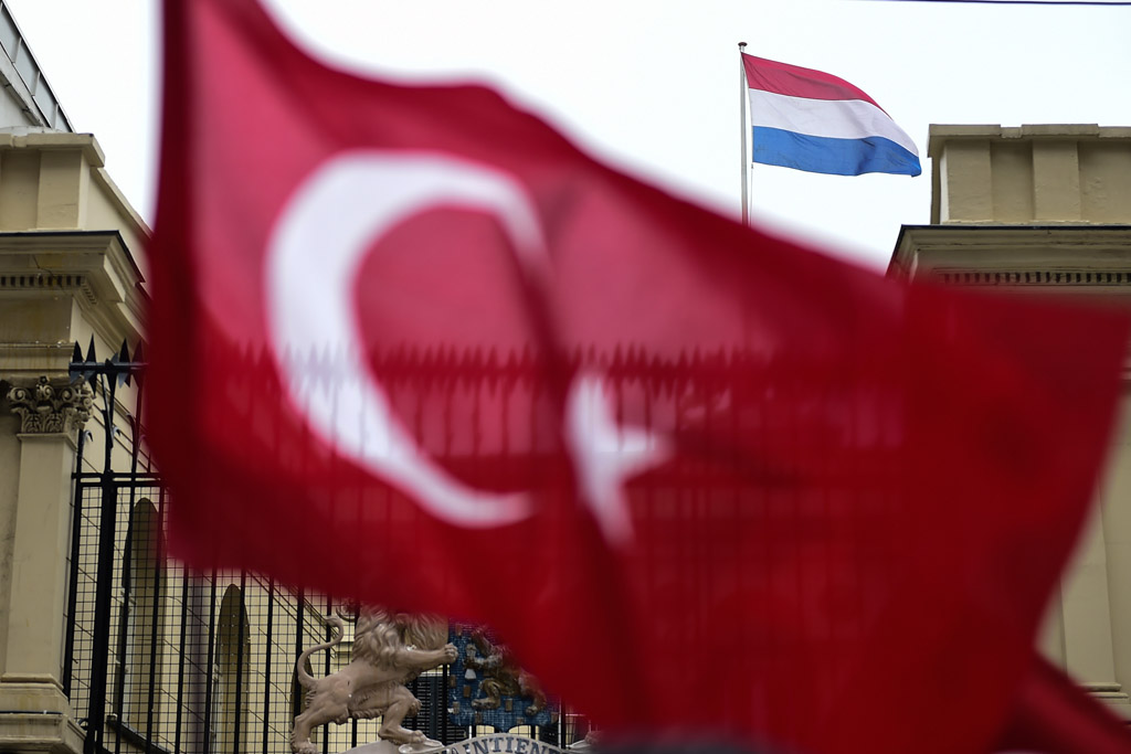 Türkei Niederlande Flaggen