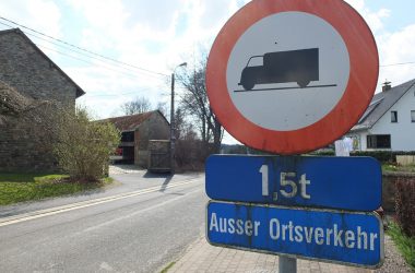 Vollsperrung Betonstraße: Schoppener Schleichwege für Pkw offen