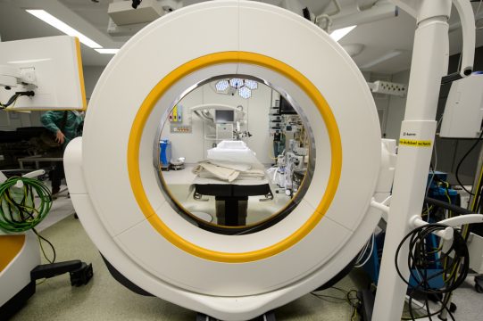 Bestrahlungsgerät im OP-Saal