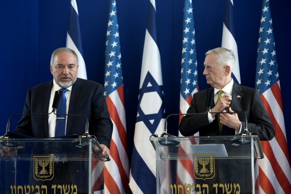 Avigdor Lieberman und James Mattis am 21.4.2017 in Tel Aviv