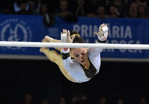 Nina gewinnt EM-Gold am Stufenbarren
