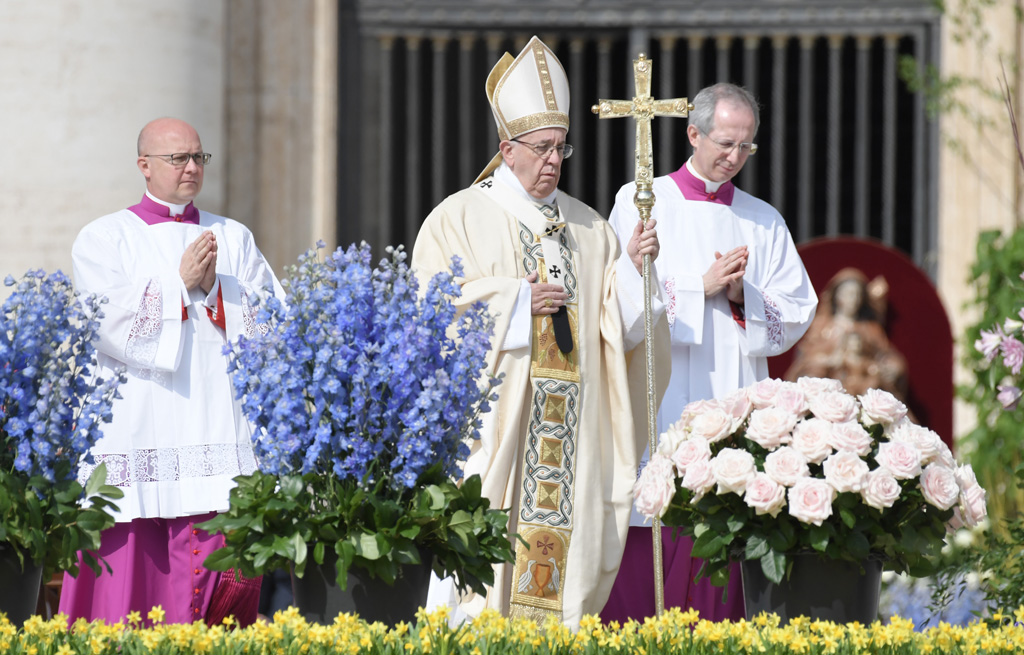 Papst Franziskus bei den Osterfeierlichkeiten im Vatikan