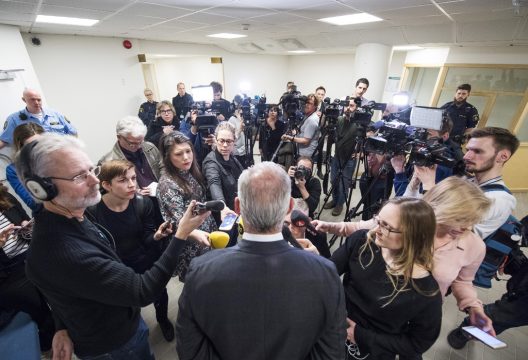 Der Anwalt des festgenommenen 39-jährige Usbeken vor Vertretern der Presse in Stockholm