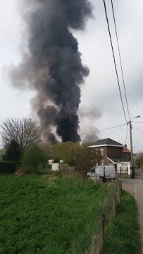 Brand in dem Recycle-Unternehmen Van Gansewinkel in Wandre