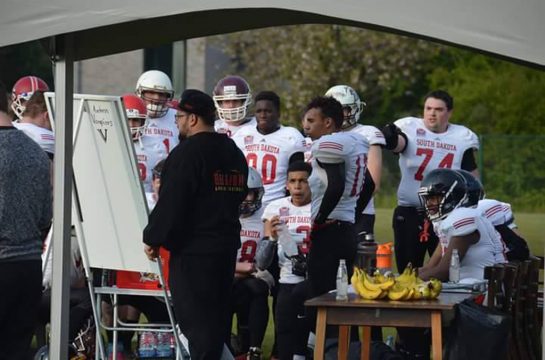 Daren Wonke, American Football Nationalspieler und Jugendcoach