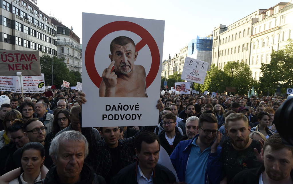 Demonstrationen in Prag richten sich gegen Finanzminister Babis und Präsident Zeman