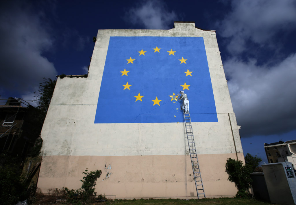 Auch als Kunst unerwünscht: Die EU-Flagge, vom Graffiti-Künstler Banksy auf eine Wand in Dover gesprüht