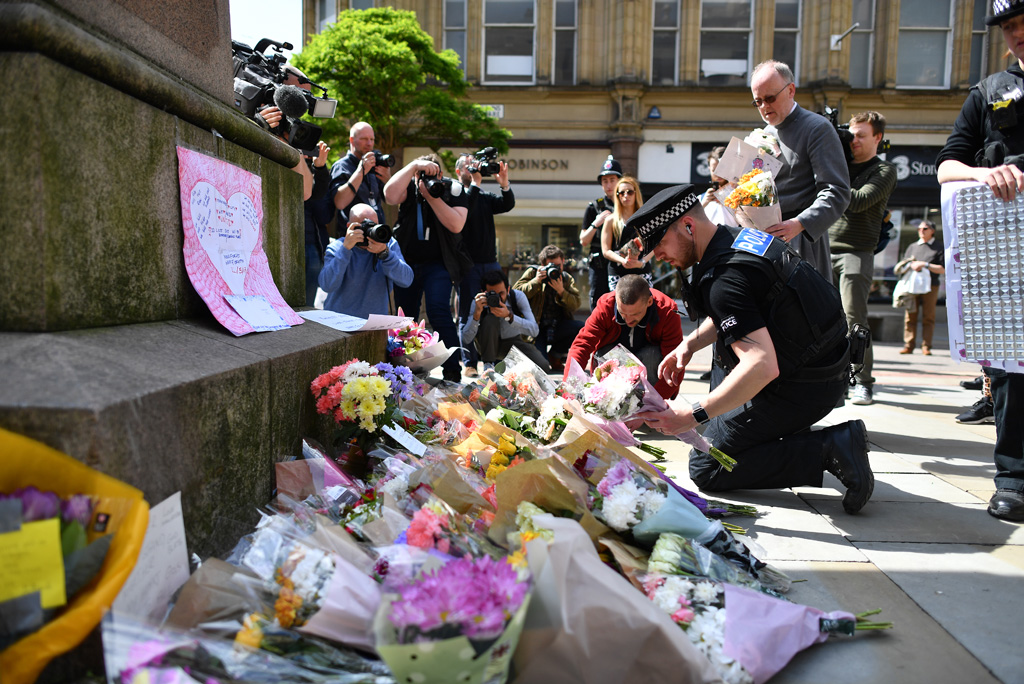 Blumen in Gedenken an die Anschlagsopfer von Manchester