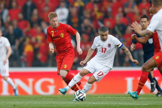 Kevin De Bruyne und Mario Mutsch bei einem Freundschaftsspiel Belgien-Luxemburg im Mai 2014 in Genk