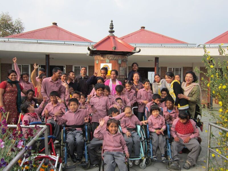 Nepalesische Kinder, die an Zerebralparese leiden