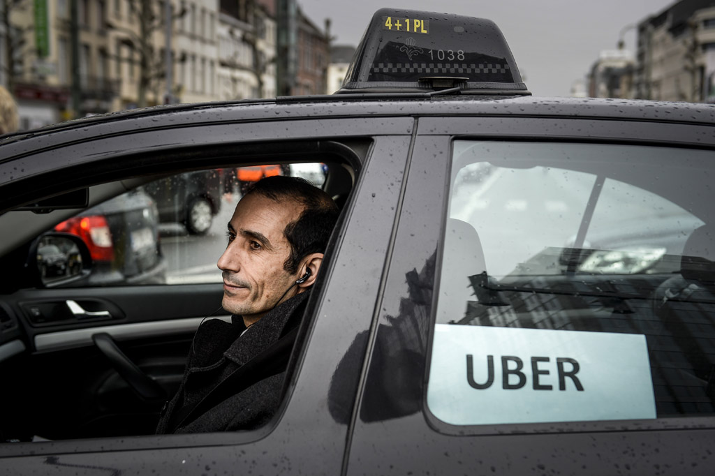 Protest: Herkömmliche Taxifahrer fürchten Uber als unfaire Konkurenz