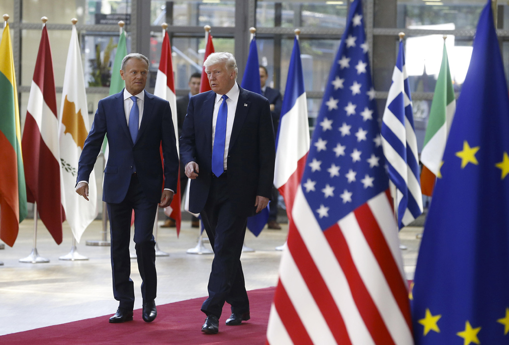 EU-Ratspräsident Donald Tusk und US-Präsident Donald Trump im EU-Hauptsitz in Brüssel