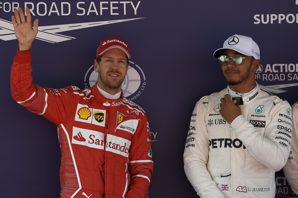 Louis Hamilton und Sebastian Vettel (l.) teilen sich die erste Reihe beim Start zum Großen Preis von Spanien
