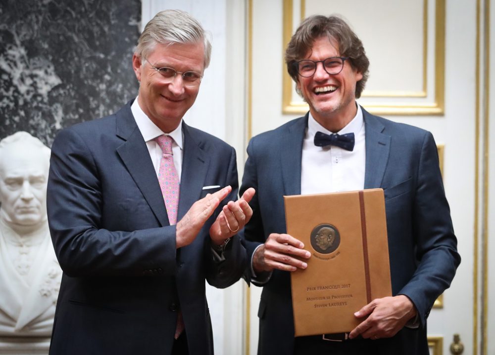 König Philippe überreicht Professor Steven Laureys den Francqui-Preis