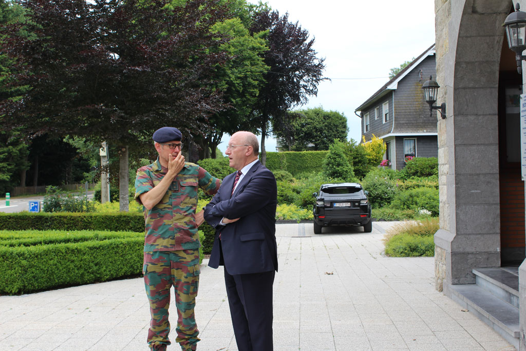 Generalmajor Thys im Gespräch mit Bürgermeister Dannemark