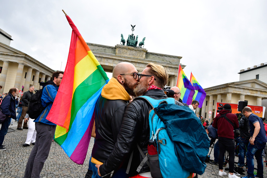 Bundestag stimmt Ehe für alle zu