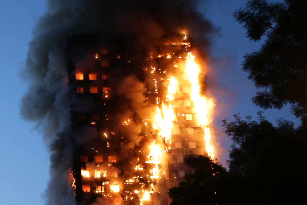 Großbrand in Hochhaus in London