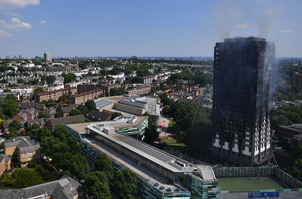 Großbrand Ausgebrannter Grenfell-Tower in Londoneinem Londoner Hochhaus
