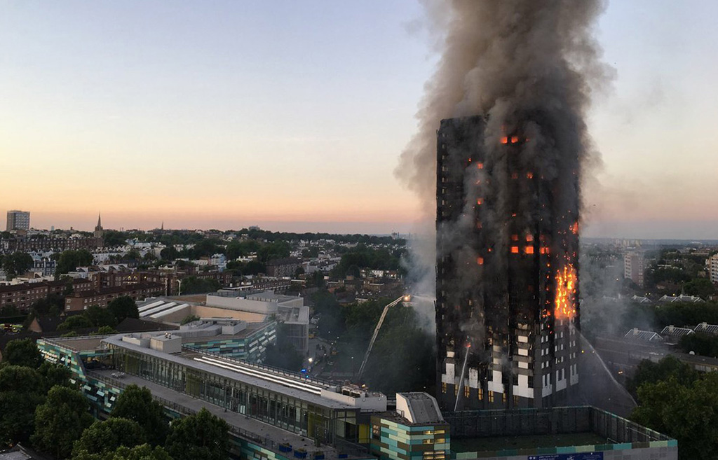 Großbrand in einem Hochhaus in London