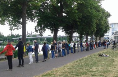 Menschenkette in Maastricht