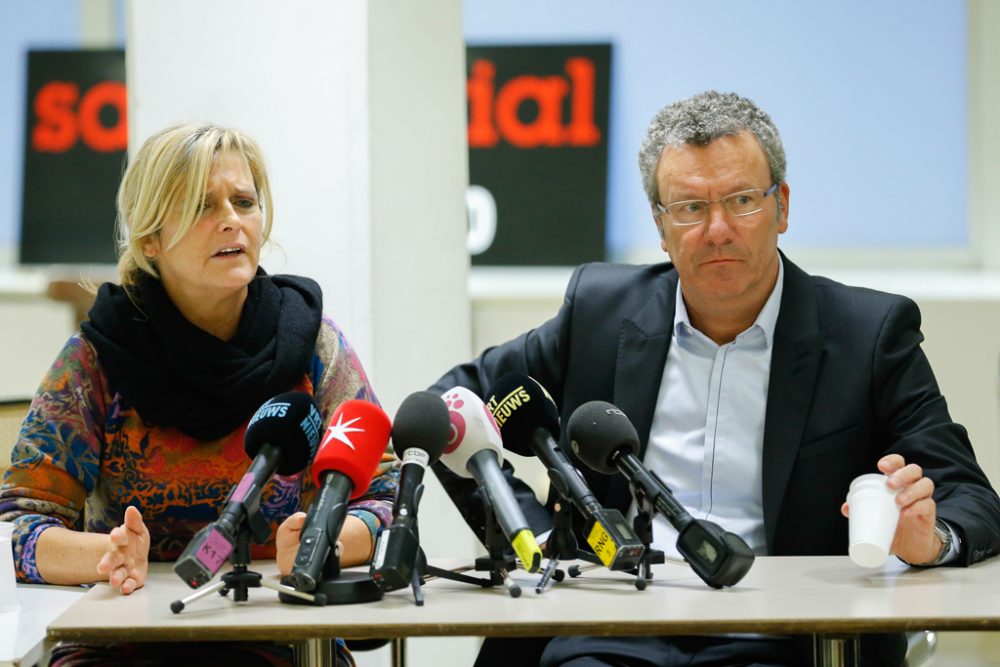 Pascale Peraita und Yvan Mayeur im November 2013 bei einer Pressekonferenz: Peraita war 2001 beim Samusocial entlassen worden. Kein anderer als Mayeur soll sich aber gegen die Entlassung seiner Lebensgefährtin gestellt haben. Wenige Wochen nach ihrer Entlassung wurde sie dann wiedereingestellt.