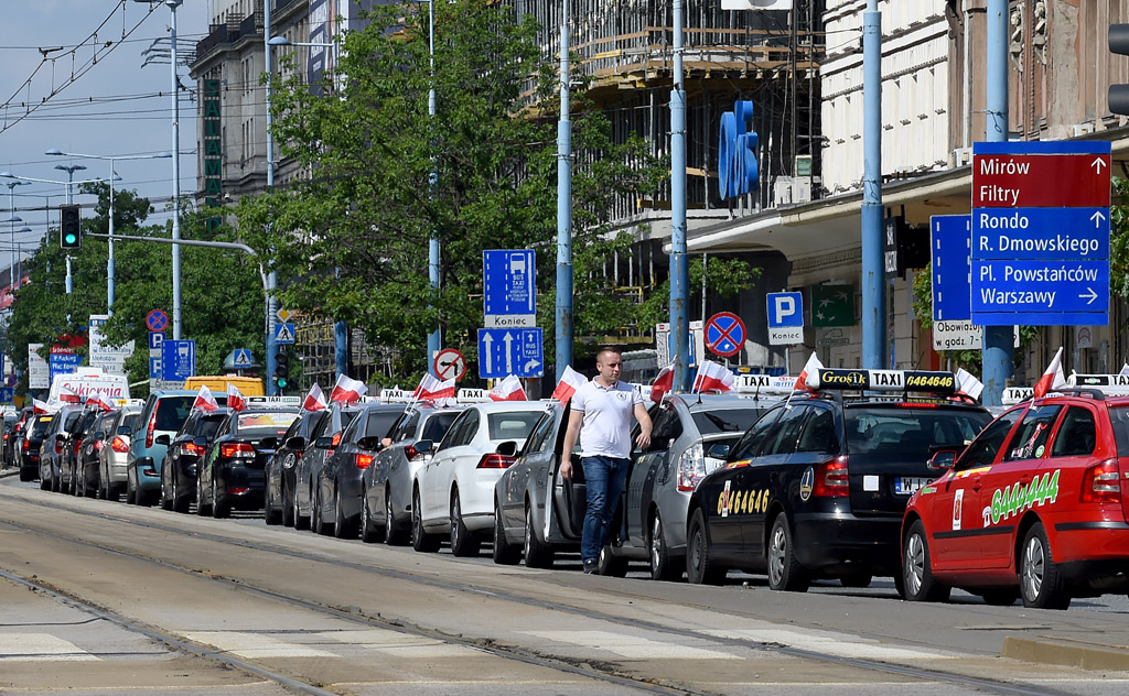 Tausende Taxifahrer streiken in Warschau