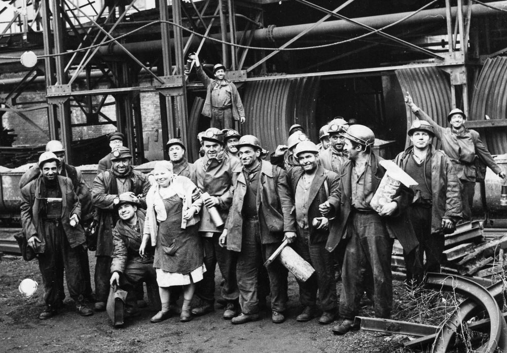 Aufnahme aus dem Kohlebergwerk Bois du Cazier nahe Marcinelle im Hennegau: Von den alten Bergwerken in Belgien sind heute nur noch die Berghalden übrig, diese "künstlichen Hügel", auf denen man einst das Erdreich ablud, das man aus dem Boden geholt hatte