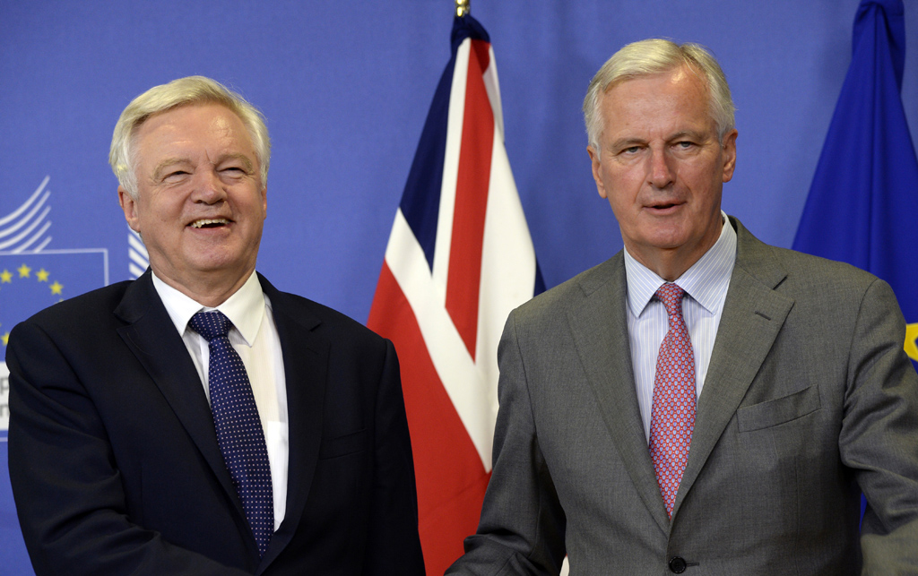 EU-Chefunterhändler Michel Barnier und der britische Brexit-Minister David Davis (l.) am 17.7.2017 in Brüssel