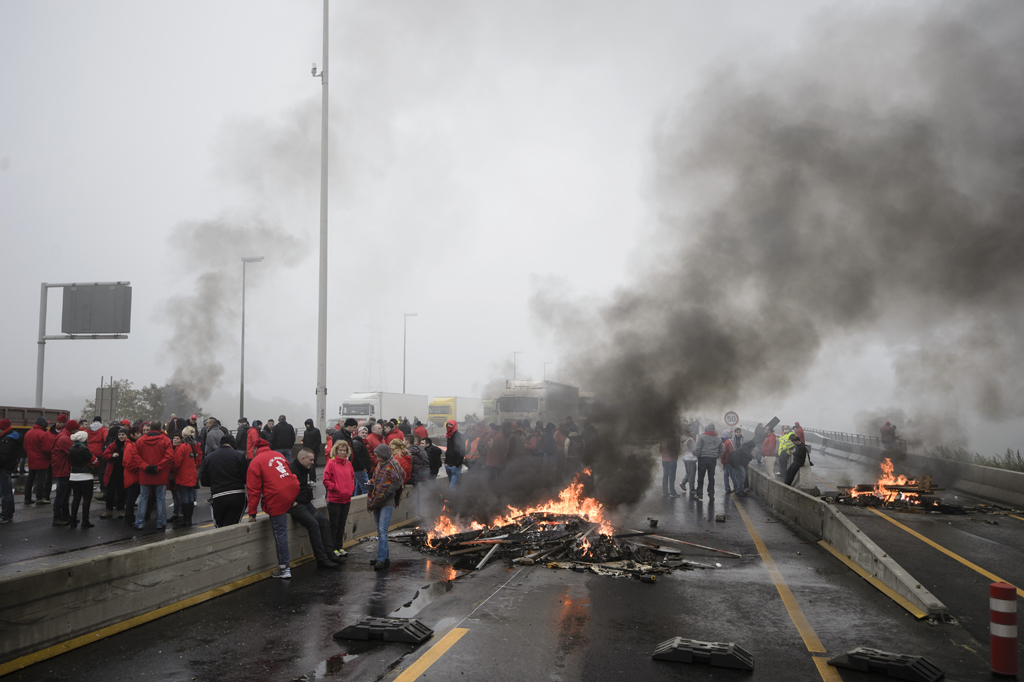 Feuer auf der Autobahn: Streik der FGTB im Oktober 2015