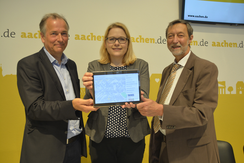 Das neue Geodatenportal der Stadt Aachen ist online: Frank Kipka, Mareen Franke und Werner Wingenfeld stellten den benutzerfreundlichen Dienst der Öffentlichkeit vor (v.l.n.r.)