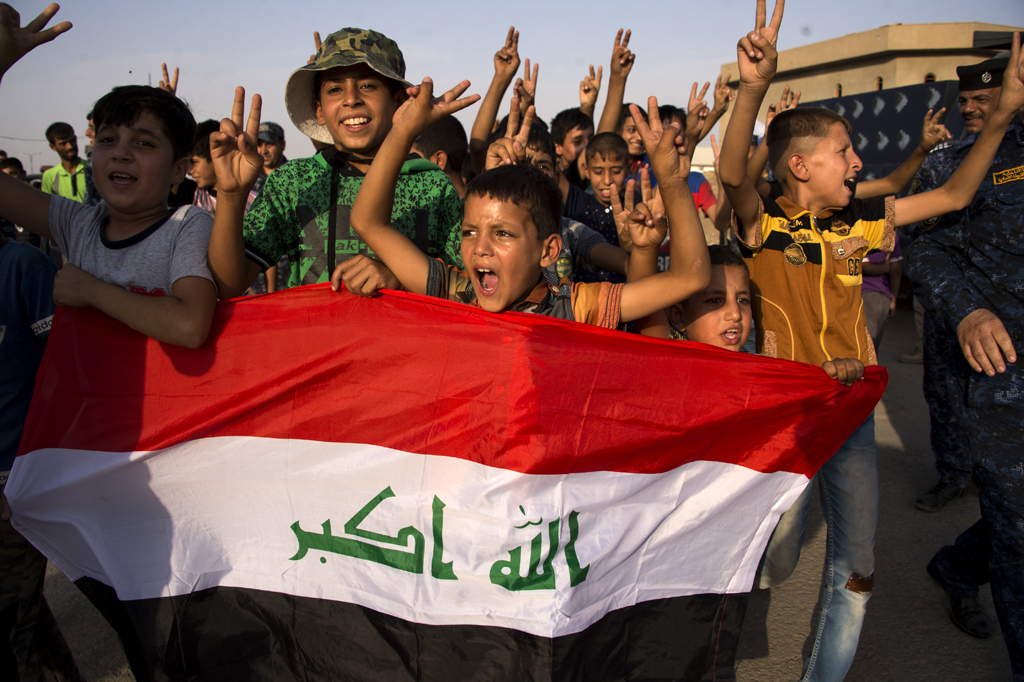 Irakische Kinder feiern die Befreiung von Mossul