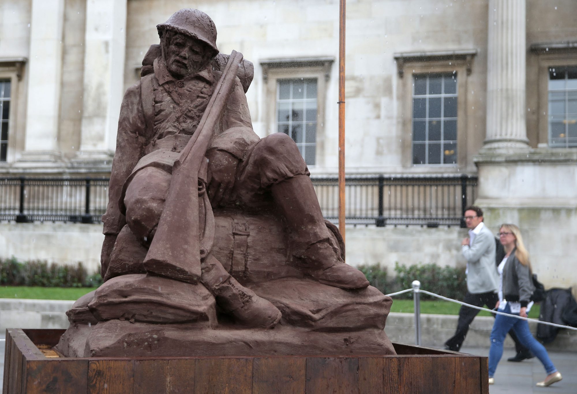 "Mud Soldier"-Statue in London - die Statue wurde aus Sand und Matsch aus Passchendaele geformt