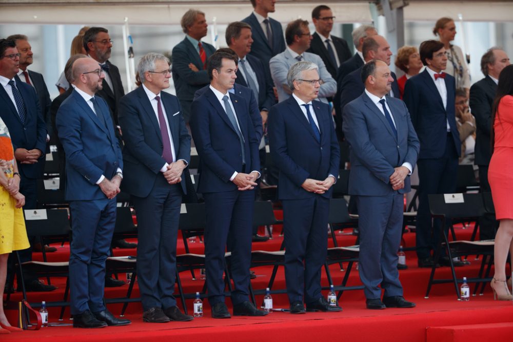 Premier Charles Michel und die Vizepremiers Kris Peeters, Alexander De Croo und Didier Reynders bei der Militärparade am Nationalfeiertag