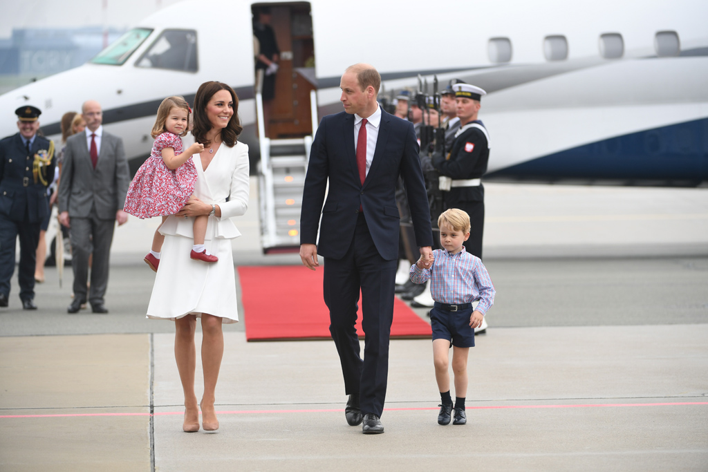 Prinz William und seine Frau Kate sind gemeinsam mit ihren beiden Kindern zu ihrem dreitägigen Deutschlandbesuch in Berlin eingetroffen