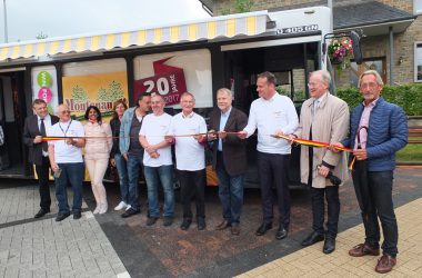 Eröffnung Summertime mit Ausstellung im Gelenkbus