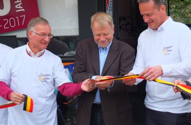 Eröffnung Summertime mit Ausstellung im Gelenkbus