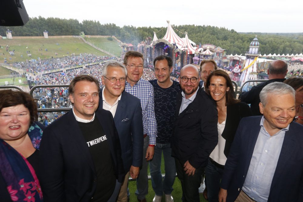 "Raving Charles" & Co am Freitag auf dem Tomorrowland-Festival (Bild: Nicolas Maeterlinck/Belga)